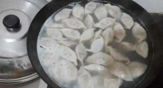 速凍餃子應該怎么煮，為什么煮速凍餃子要溫水下鍋？